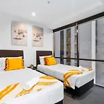 Converted 2 Bedroom Apartment - Hinterland View - No Parking - Circle On Cavill - Self Contained, Privately Managed - Wow Stay