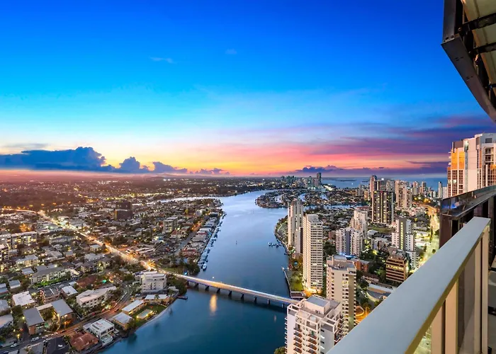 Converted 2 Bedroom Apartment - Hinterland View - No Parking - Circle On Cavill - Self Contained, Privately Managed - Wow Stay