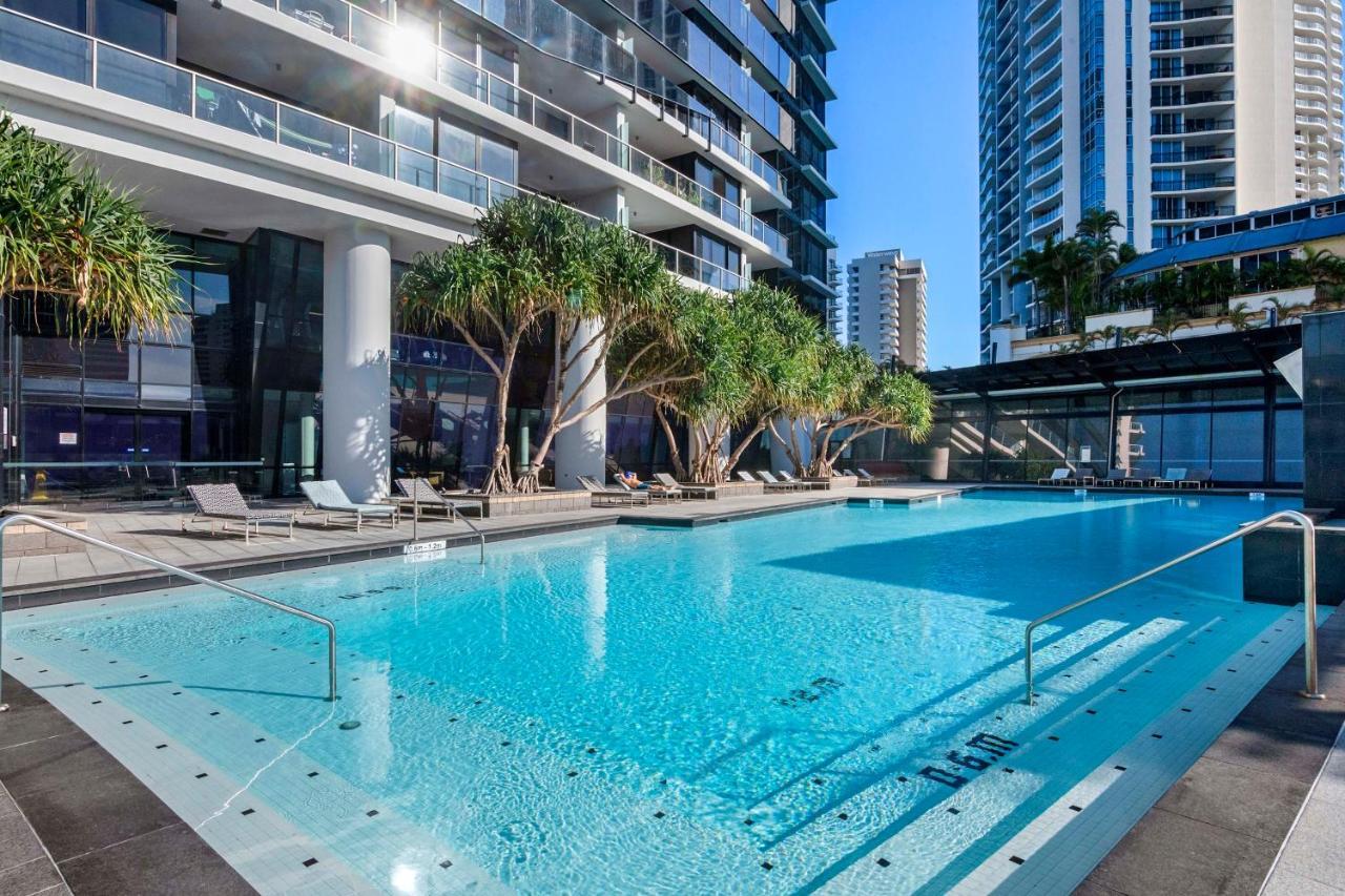 Circle On Cavill: Hinterland View Apartment *