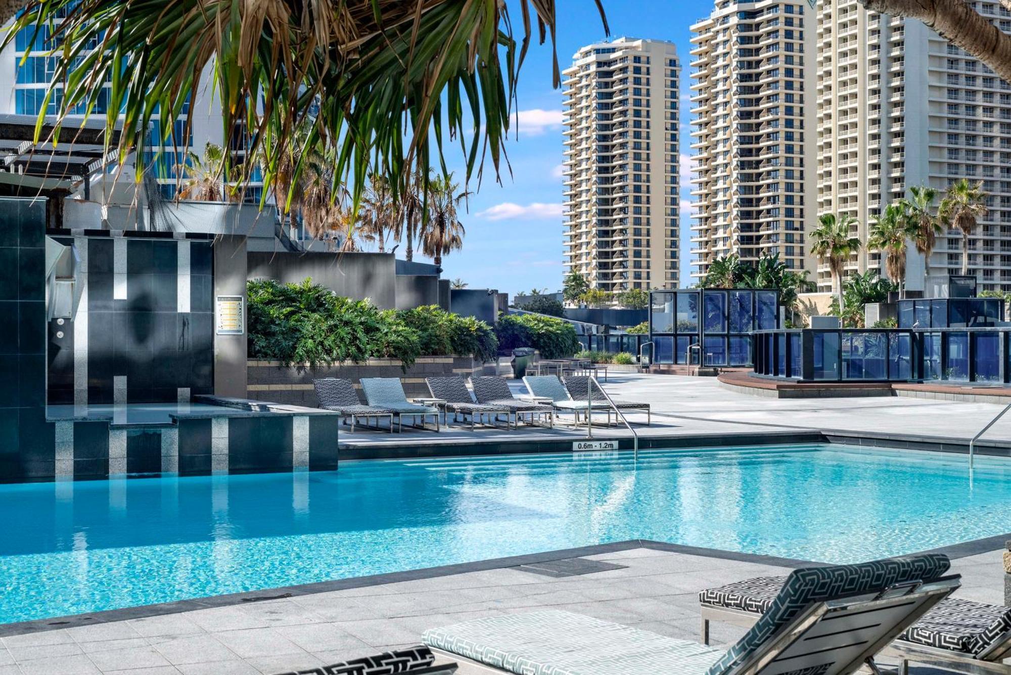 Apartment Circle On Cavill: Hinterland View *