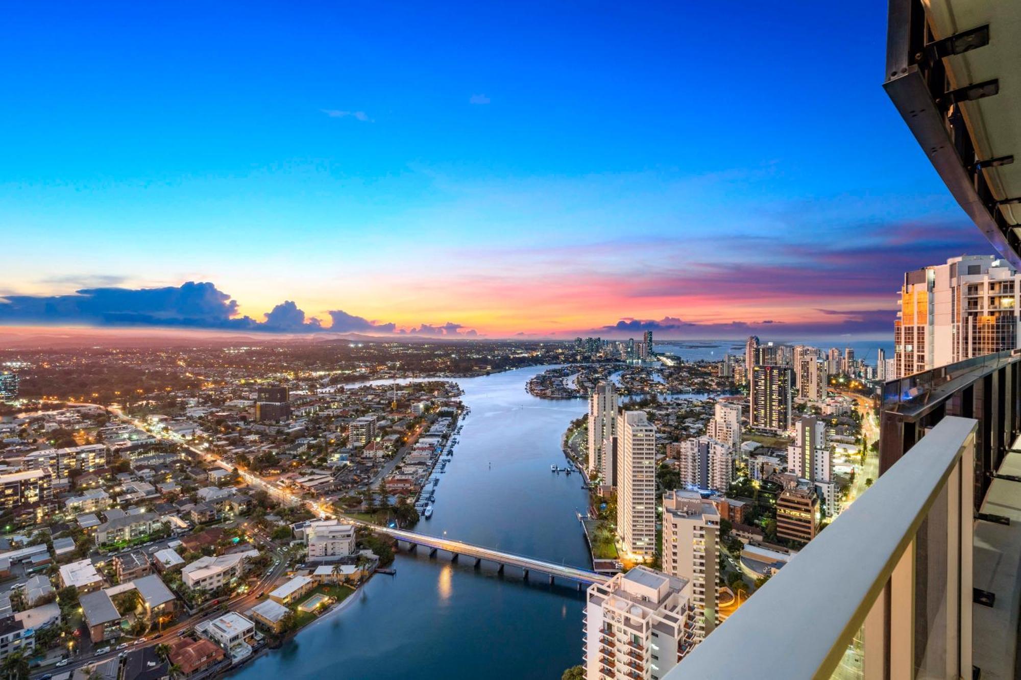 Apartment Circle On Cavill: Hinterland View