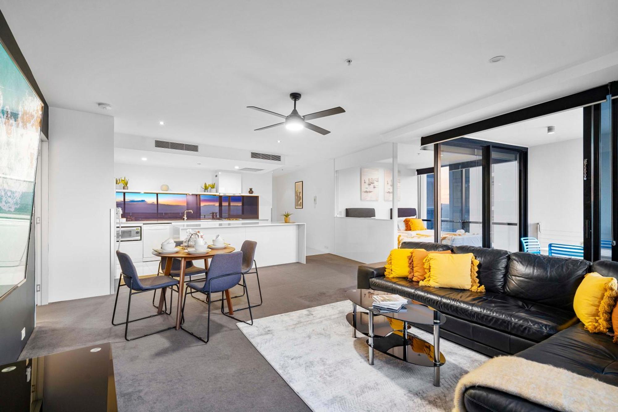 Circle On Cavill: Hinterland View * Gold Coast